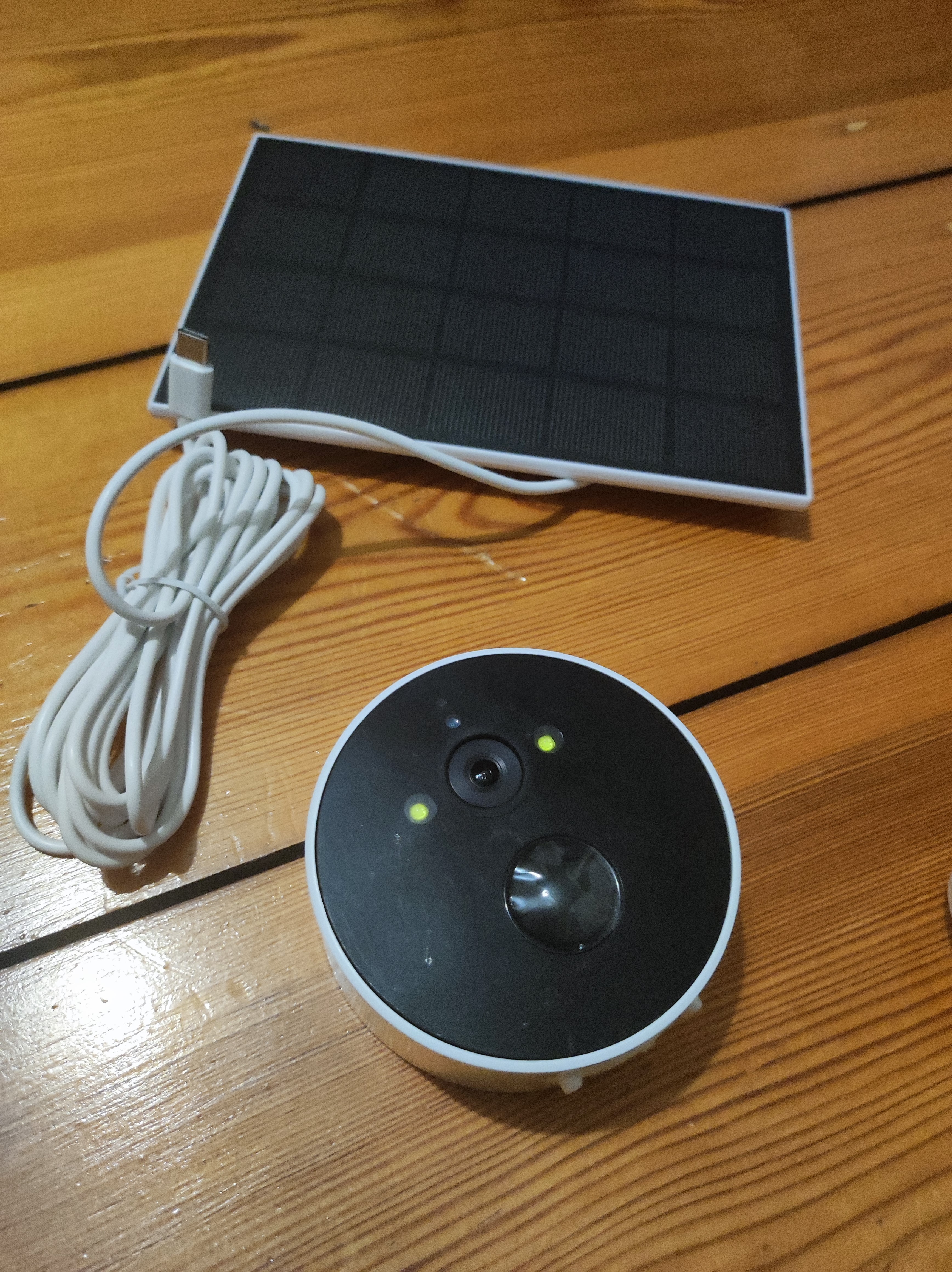 Solar-powered cam